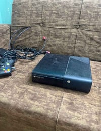 اكس بوكس 360 E • نظيف شغّال • حي اور بغداد