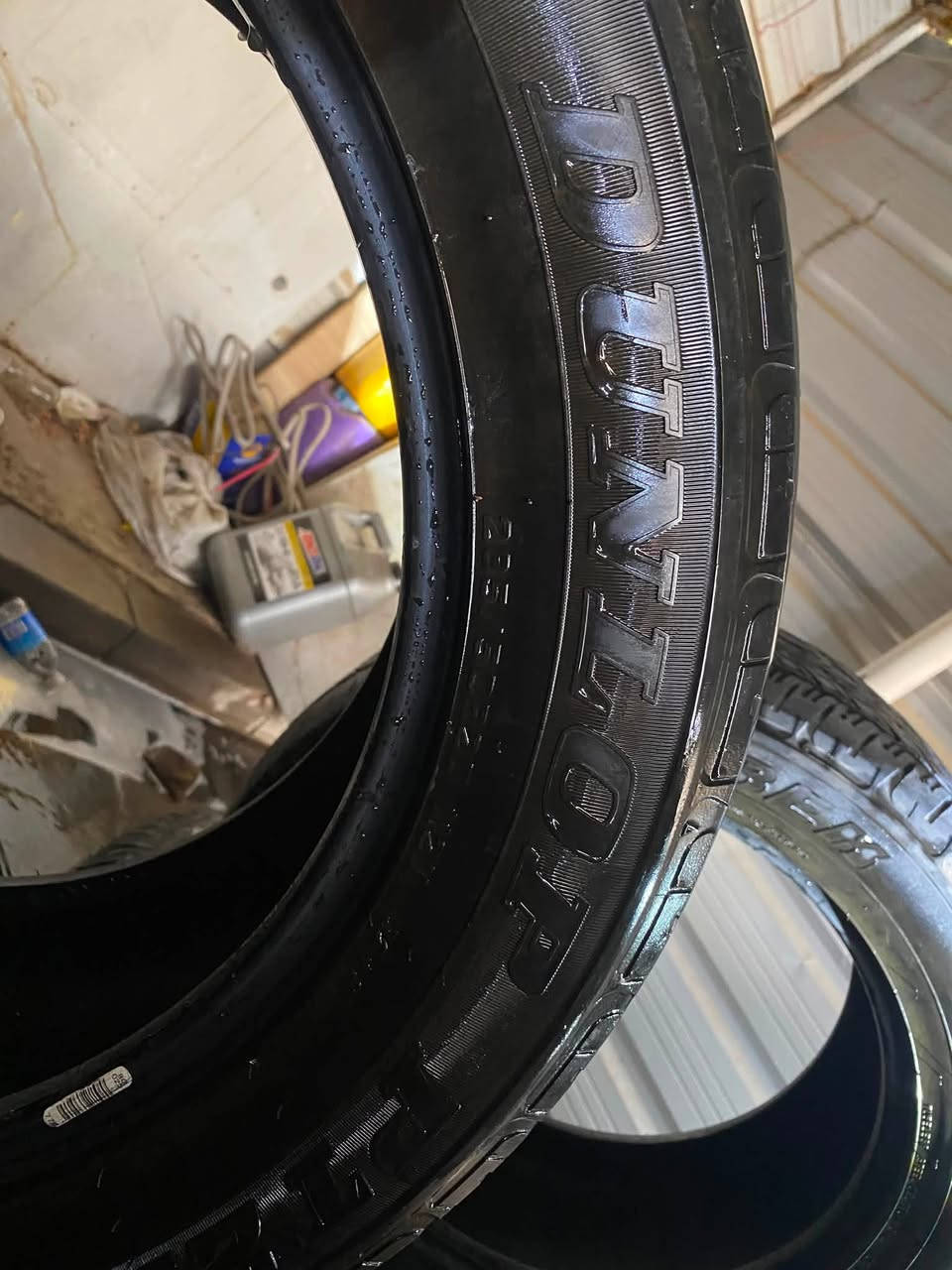 السلام عليكم
تايرات دلوب لاندكروز 285/5020 /112v 
تايرات جديدة مستعملقليل  منهن ثنين او ثنين منهن شوية تعبان بس يسشتغلن زينات 

سعر 200 الف قابل للتفاوض 
اتصال ع رقم ***********
