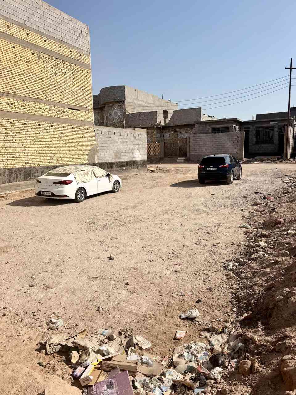 السلام عليكم قطعه طابو صرف زراعي عراقي اصل موقعه شارع الصالحيه شارع جامع ابي طالب شارعه تبليط وخدمات ممتازه مساحه الارض ٢٠٠ متر القطعه محدوله ومحفوره كامله وجاهزه رابع قطعه عن الشارع الرئيسيي تبليط دخل اله من شارع الصالحيه الرئيسي وتكدر تدخل من شارع الشلامجه مدخل مدرسه الاهليه الشرق الاوسط السعر ٦٨ مليون وبي مجال حصراً راعي القطعه *********** البصرة, العراق

