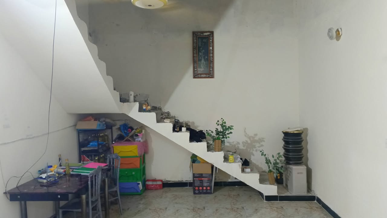 يا الله بيت البيع مساحه 250متر يحتوي غرفتين 5+4 وصاله وصحيات 2ستقبال 6+4مطبخ 4+4كراج كبير عماده خير من الله ***********
