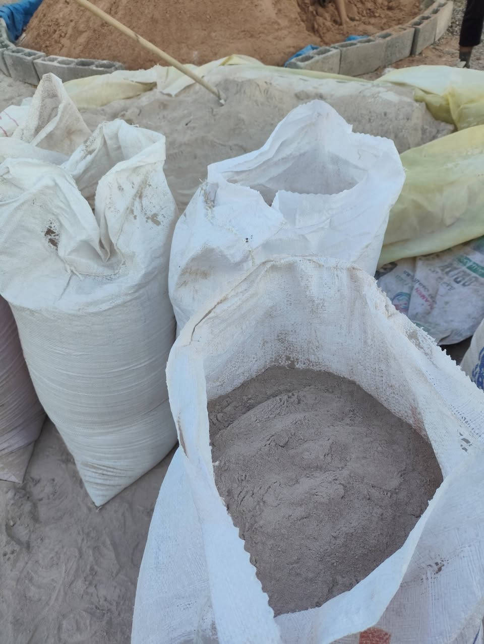 يوجد جص نوعية ممتازة مال معمل صدام رمادي مال فضلةالعدد 10لغرض الاستفسار يرجى الاتصال ***********
