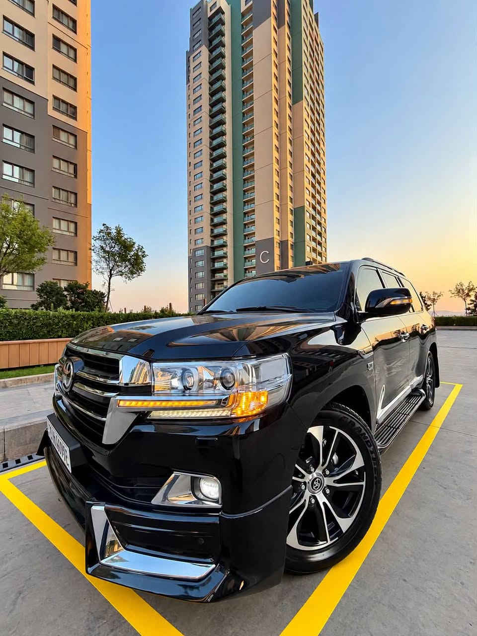 TOYTOYTA.LAND/GRUlSER/
.2021/5.7/VXR/🔥🔥فوول فوول وارد شركةت ساس
جكات. بى كتاب مصلل ٨٠/١٠٠
ملاحظات:-

سيارة  مكينة ومواصفات لكزز 
يعني مكينة 🔥5.7🔥فوول مواصفات . وارد  شركة ساس اصلى. 

موديل.2021
مكينة.5.7🔥
ماشى.55كم.
سعر.575💰
رقم.***********
.
‏🤍سلام عليكم متابعيني الكرام واصدقائي الغوالـي 🌹

كير ومحرك بشرط مامفتوح 
سنوية جديدة 
تحويل غرامة كلها بشرط
وباسمـي تحويل وكالة ثاني يوم وتدلل✔️
كل جسمها بشرط لحد شهر
سيارة ماشاءالله عليها كلش كلش جديدة ونظيفة..

٠.……٠

مواصفات فوول فوول VXR شركةت ساس
جكات
رادار 
خمس كامرات 
كشن جلد 
ثلاجة
كشن جلد
بنزين Eco 
كامل زينون
يدة بصمة
كشنين كهرباء
تحديد سرعة 
سلاجة 
داخل اصفر 
دبل اكسل 
شغال
سلايد 
كيج زينون 
صندوك شفط
راس DVD
وبعد وبعد….

~~~~~~~~~~~~~~
سعر.575.💰
رقم.***********
