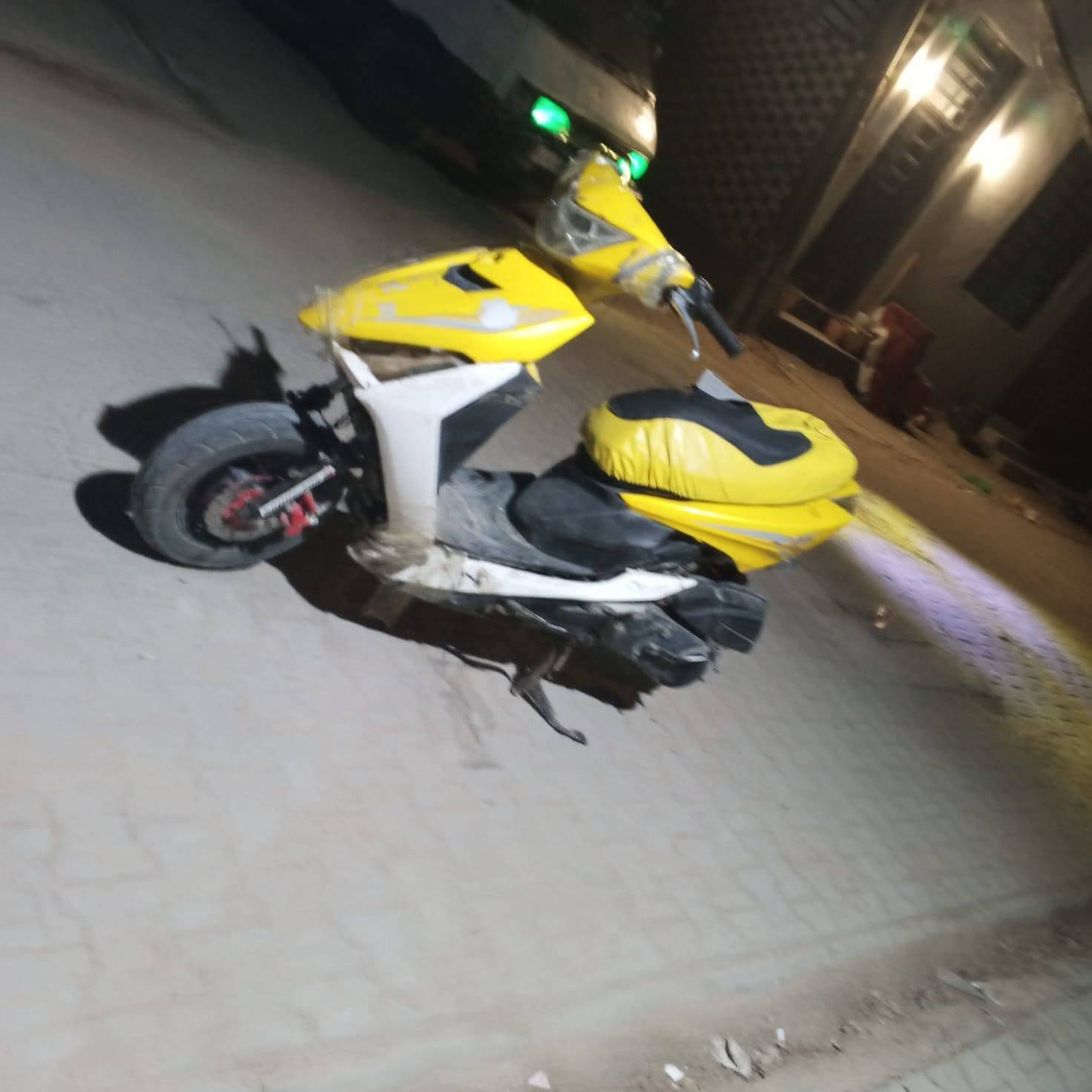 السلام عليكم دراجة FS شغاله شلعه ومعدل مامفتوحه كهربائيات شغاله السعر 200 وبيها مجال للتواصل ***********
