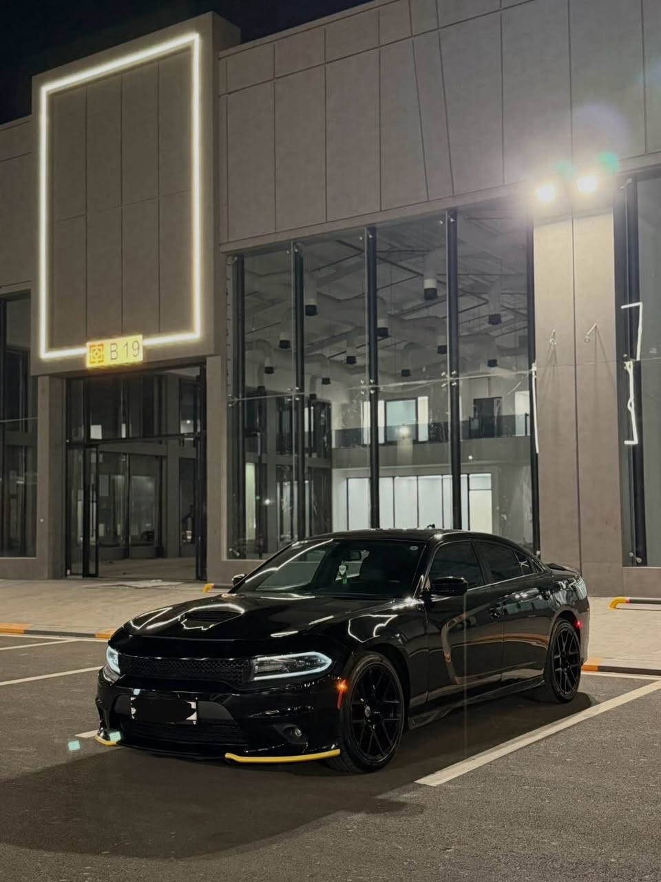 سيارة دودج تشارجر GT 2019 للبيع بأسعار مناسبة حبيت أشارككم هالسيارة الرهيبة! دودج تشارجر GT 2019 لون أسود، عداد 120 ألف ميل، أمريكي، فيها 3 قطع صبغ، ومحرك 6 سلندر 3600، وكراسي كهربائية ومريحة، مع شاشة أمامية لمسية 11 إنش، ونظام ملاحة، وكاميرا خلفية، ونظام تشغيل عن بعد، واستيرن كامل، وناقل حركة 8 سرعات، والكثير من الميزات الرائعة. السعر مناسب جدا، وإذا حابب تستفسر أو تشوف السيارة، اتصال أو واتساب ***********. موجودة بأربيل أربيل, العراق
