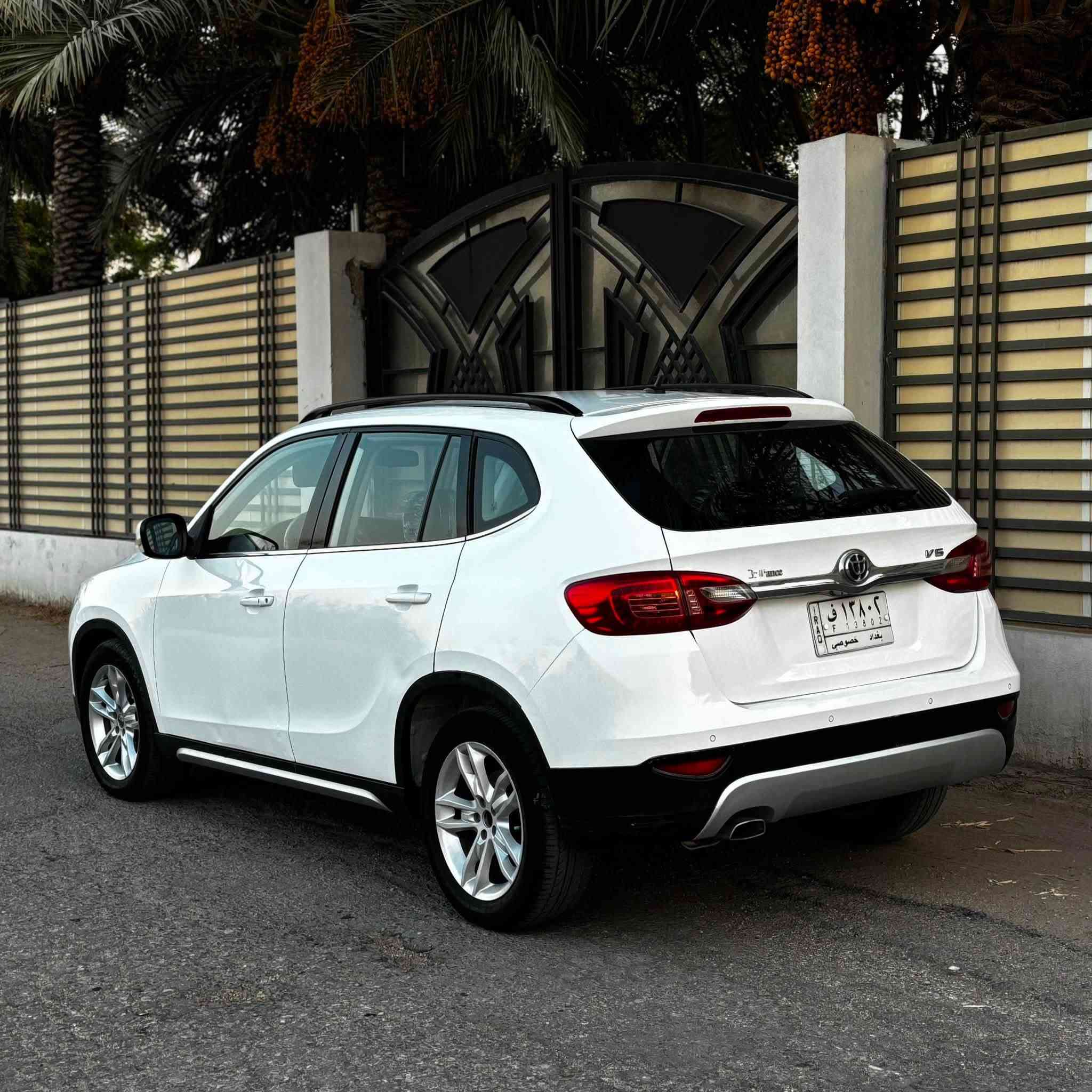 برليانس V5
Brilliance V5
2014
بعداد 106 الف كيلو متر فقط
للبيع سيارة رقم بغداد
بدون ضربة بدون صبغ بدون تبديل بدون فتح بدون شخوط
فقط بارد بنهاية الجاملغ الامامي جهة السايق مقدار اقل الشبر اقل الشبر 
كير محركة كهربائيات ع وضع الشركة والبلاد 
مابيه شي مو شغال تبريد ثلج تدفئة شغالة
السيارة مابيه نقص
وفول مواصفات
بصة تشغل
بصمة ابواب 
جنطة لمس
يدات نيكل
داخل مطعم بنيكل
شاشة تبريد 
بيه فقط الحدادية الامامية 80%
مكان السيارة بابل الحله
السعر 72 فقط

للاستفسار 
***********
