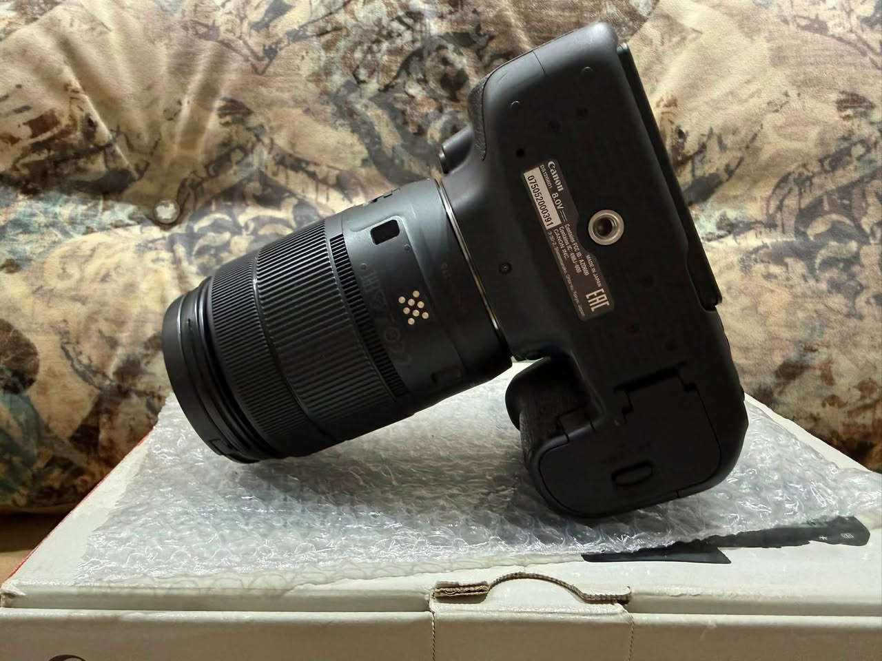العملاقه مال الكانون 
Canon 90d 
عدسه اصدار اخير 18-135 
كارتون شاحن حزام بطاريه 
كامله للاخير 
شتر  قليل جداً 
السعر : مليون و250 الف 
للاستفسار :- 
***********
***********
العنوان : بابل - الهاشميه 
توصيل الى جميع محافظات العراق
