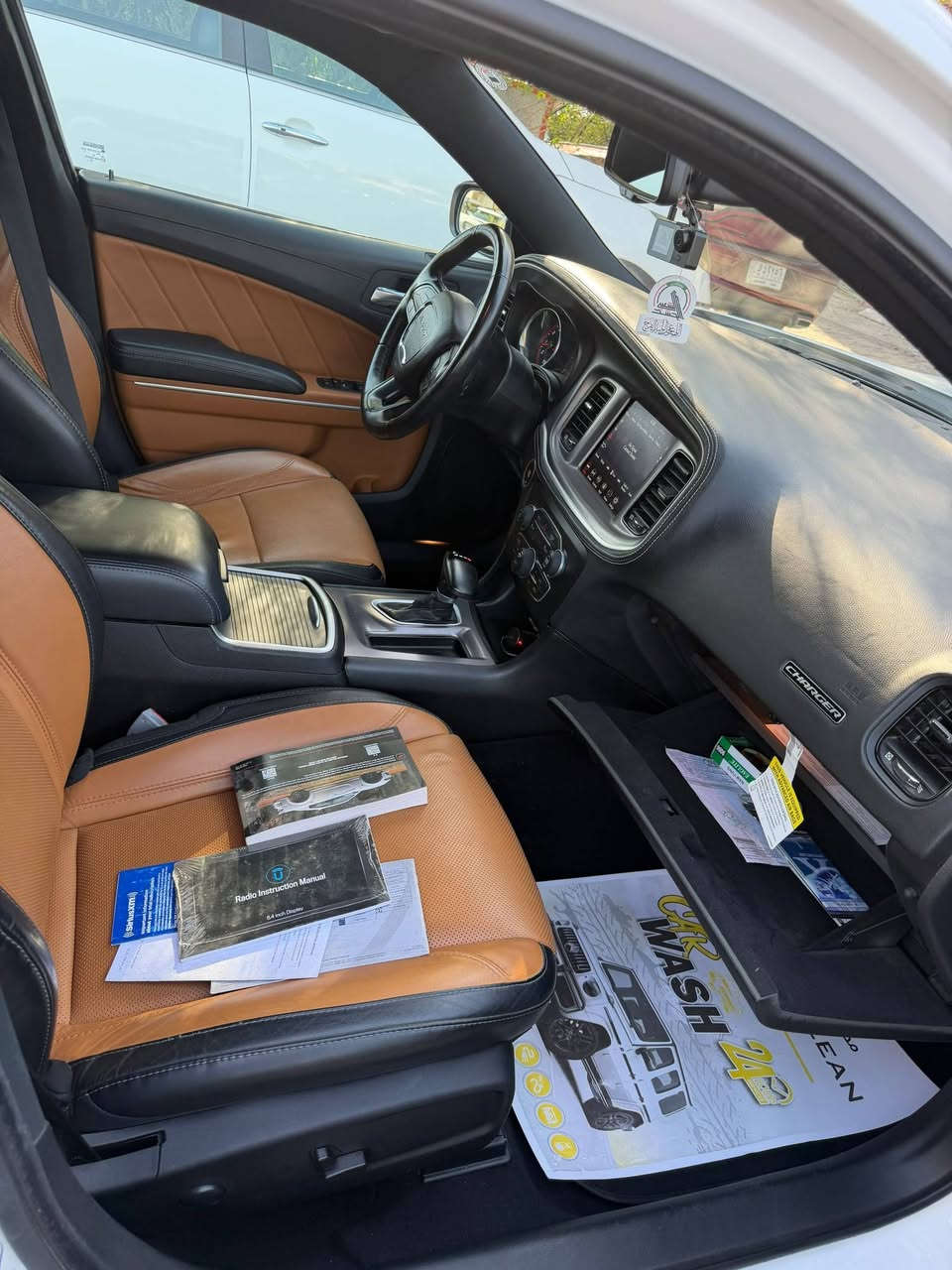 للبيع جارجر 22 sxT بلاس سياره جديده بمعنى الكلمه مال استخدام شخصي  ماشيه  ٤٣ ميل  ستوك شركه ريحة شركة #بيها فقط البند مبدل باقي بدون صبغ 
داخل لون مميز بلاد 
تدفئة تبريد مقاعد 
رادار جانبي 
خزن ميموري 
تدفئة ستيرن 
شاشة كبيرة 
مكانها شعب حي التجار سيارة باسمي 
***********
