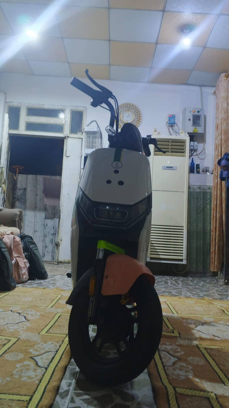 دراجه شحن للبيع...
شركه GT M5
لون ابيض وبصلي .
 الدراجه جديده .
..
المواصفات شاشه لدى امامي عالي ناصي لدى الوان بلكفرات لد خلفي 
اشاره يمنى يسرى
دبل اشاره 
ويل حديد 
ملف حجم كبير 
.دبل امامي 
.دبل خلفي
.مريض يمنى يسرى 
.جك صفح *جك تعليك 
.دواسه رجلين خلفي
.دوليه رجلين امامي 
.شاحن موبايل 
.بطاريات عدد 5 حجم الكبير wenle
.سله حديد جديده مامشدوده 
.سويجات 2 بصمات 2
.هورن 
3 نمر بطيى وسريع 
.الدراجه جديده على الفحص مامتعوبه 
السعر 375 
وبيه مجال بسيط 
العنوان نجف حي المكرمه 
***********
