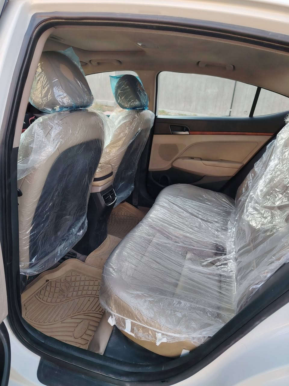 سلام عليكم للبيع النترا18خليجي  كفاله عامه
سيارة كلش نضيفه وجديده. فول مواصفات 
عده البصمه. الموصفات. لد نهاري. فتحه سقف 
نضام. Sport،  Eco  نورمال، تبريد قطعتين 
شاشه ايباد +كامرة خلفيه وكامرة امامية، تحكمات استيرن 
جهتين، اشاير بلمري +مري شفط 
داخل صاج لونين +كشنات جلد. سيارة ماشيه 135 حقيقي
نضيفه فقط بارد باب الخلفي سيارة جديده 
السعر 148 وبيها مجال للشراي مكان السيارة الانبار رمادي باسمي تحويل مباشر
الاتصال ***********
