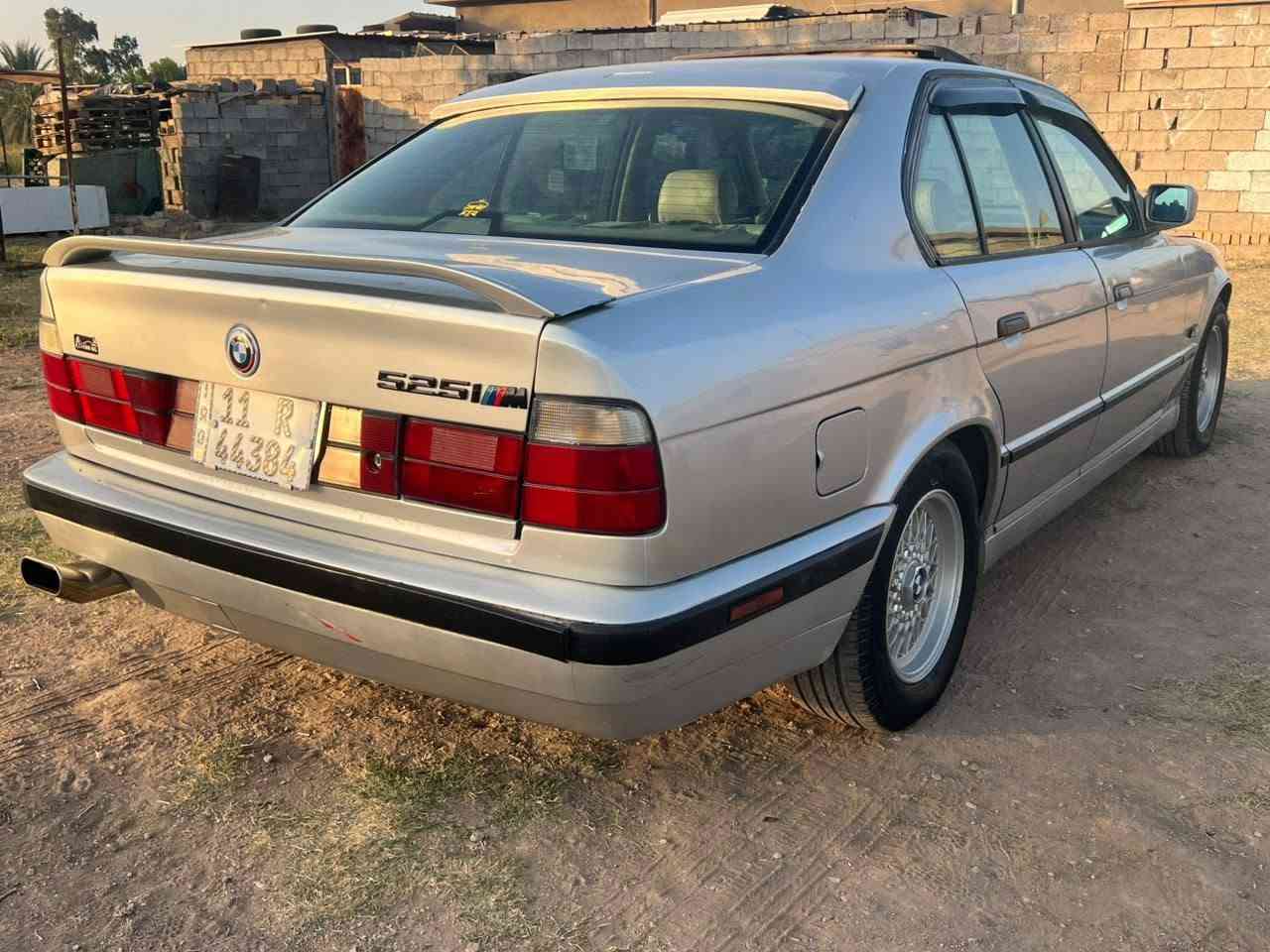 سلام عليكم ورحمة الله وبركاته
BMW 525i               6 سلندر 
سياره للبيع او مراوس حسب القناعه
مكينه وگير وكهربائيات كفاله
تدفئه تبريد شغال
باتري شاده جديد قبل 3 أشهر
وياله خليه تايرات بحاله جيده
حداديه 70 ٪
مكينه خير من الله لاصرف ولاتبخير
فتحه سلايد روف طگتين
دبل جكمچه
منظومه ماي ومنظومه لايتات جديده
سنويه بأسمي تحويل ثاني يوم
مكاني بغداد بسمايه
لاستفسار عل الرقم *********** واتساب
