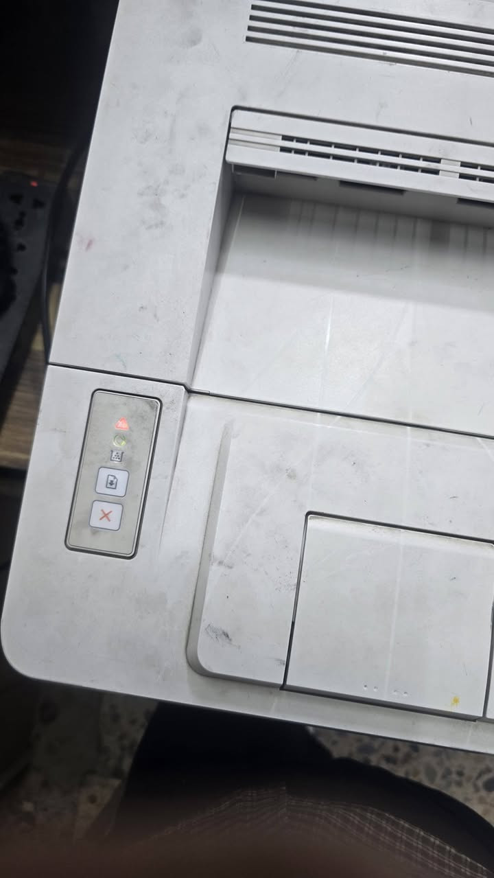 السلام عليكم hp بعت كل الأغراض بقت بس هية للعلم متروكة  صار هواي ما فاتح المحل عوزها كاترج شغالة فول  ب ٧٥ الف وبيهة مجال  
***********
