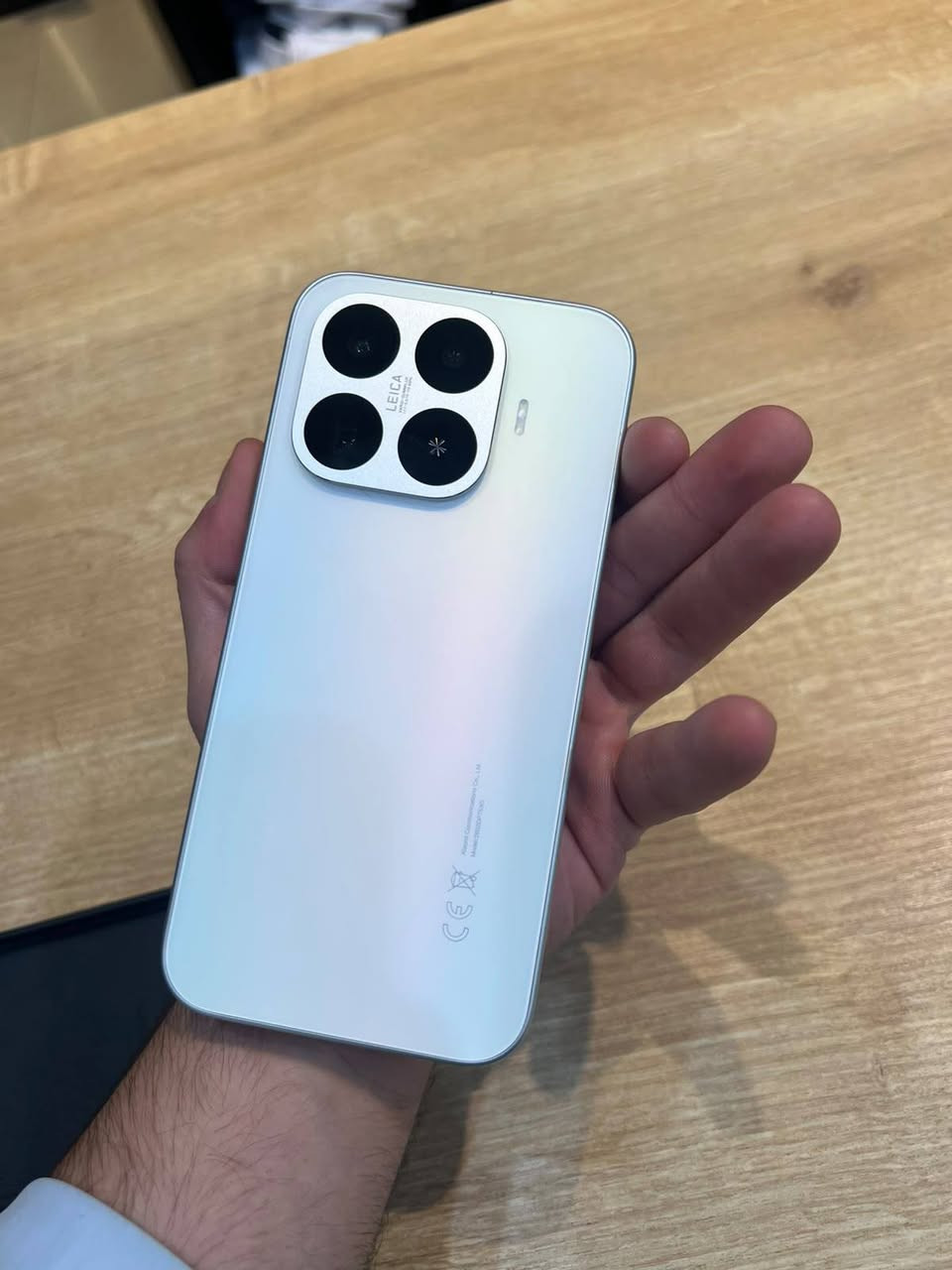 الوحش الجديد Xiaomi 17T من شاومي جهاز لوك خدش مابي ستعمال قليل جدا ذاكره ٥١٢ رام ١٢ +١٢  بطاريه ١٠٠ محشون ٧٠ مره فقط كامرات خارقه تقريب ١٢٠ المعالج Dimensity 8500-Ultra يعني كل الالعاب 120 فريم ببجي و 144 هرتز call of duty اخو الجديد ملحقات كامله ويا السعر (800 الف) لا يوجد توصيل للتواصل *********** مكاني بغداد

نص مكتوب في الصور:
- Xiaomi HyperOS اسم الجهاز Xiaomi 17T التخزين ٦٧,٣ ج.ب/٥٢٨ ج.ب (16 ج.ب لتمديد المخزن) إصدار نظام التشغيل 3.0.307.0.WPTMIXM.C11 إصدار Android 16 BP2A.250605.031.A3 تحديث أمان نظام Android 2026-08-01 المواصفات والمعلومات التفصيلية النسخ الاحتياطي والاستعادة الدعم وضع الإصلاح
- 92% 4G+ VO LTE ١:٣٢ حماية البطارية معلومات البطارية صحة البطارية ١٠٠% الدورات ۷۸ بيانات التصنيع فبراير ٢٠٢٦ أول استخدام: يونيو ٢٠٢٦ حماية شحن البطارية شحن كامل حماية البطارية لتمديد عمر البطارية، سيتوقف الجهاز عن الشحن عندما يصل مستوى البطارية إلى 80% وسيقوم بالشحن الكامل فقط عند الجدول الزمني الشحن الذكي لإطالة عمر البطارية، سيتعلم النظام كيفية شحن جهازك ويتوقف عن الشحن عندما تصل نسبة البطارية إلى 80% في الحالات المناسبة.