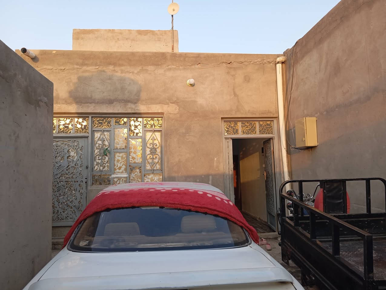 السلام عليكم بيت للبيع المساحه 400متر على طريق أبو الماش نهايت السايدين سعر 43وبي مجال تفصيل اتصل على رقم ***********///***********

