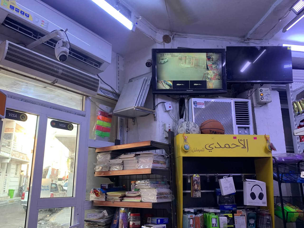 اغراض اسواق للبيع كله جديد قبل سنه اشتريتهن جددت المحل كامل مكاني بغداد طوبجي للأستفسار الاتصال ع رقم ***********
