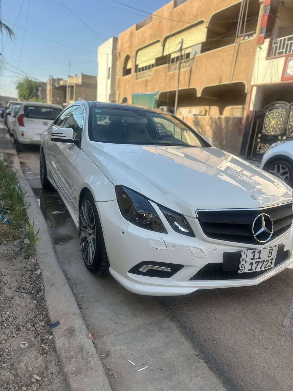 السلام عليكم 
للمراوس بجالنجر 
مارسدس E350  موديل 2011 كوبي 
فول مواصفات 
تبريد ثلج محرك 3500 v6 تنفس طبيعي 
وياله تو سايز AMG 
حادثها بأمريكا سرقه ويلات بالعراق انطخ جاملغ الأمامي الأيمن ماشيه 149 الف كيلو 
عنوان بغداد الإعلام 
***********
