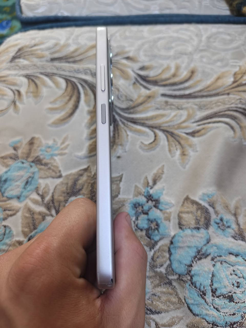 مبايل للبيع نضيف 100/بلمي ما مفتوح ذاكره ٢٥٦ رام ٨ سعره ١٩٠ بيه مجال قليل لشراي ***********
