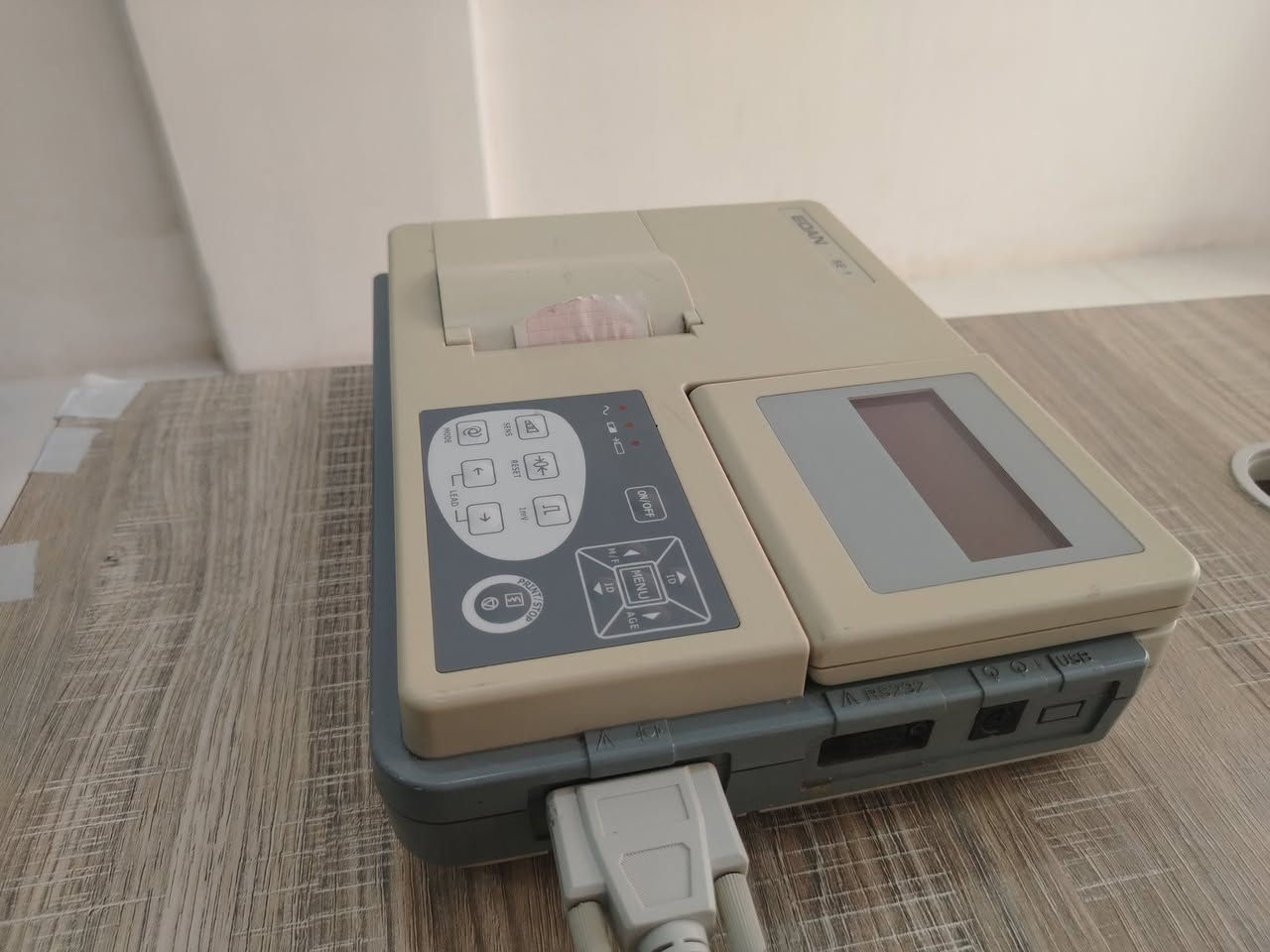 جهاز تخطيط القلب ECG
الاقطاب كاملة وكلشي شغال
قياس الورق 50اعتقد
استعمال شخصي وليس بالة نظيف بطارية ليثيوم 
السعر 275 الف مكاني البصرة الزبير
***********
