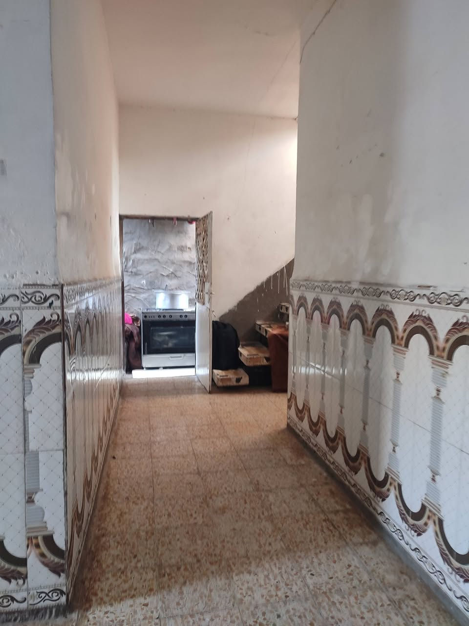 الدار للبيع اوقاف المساحه الكليه 215 متر 📍 متكون من غرفتين واستقبال وصاله ومطبخ ومجمع صحيات داخليه وخارجية 📍يبعد عن شارع التبليط 50 متر 📍بناء بلوك وعكاده بسعر مناسب جداً {ب 32 وبيه مجال بعد} الموقع الحمزه الغربي  قرب مدرسة الوقف الشيعي اوقاف// الاستفسار أكثر مراجعه مكتب المصداقية او الاتصال ***********

