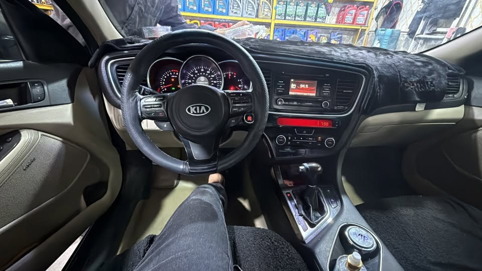 السلام عليكم كيا  أوبتيما ٢٠١٤ Gdi
العداد ١٥٢ السيارة فول مواصفات 
نفطه عمياء 
بصمه 
بانوراما 
السيارة جاهزة خير من الله 
كير مكينه حداديةً
المكينه مرفوع الكازكيت منعا للادوانز 
السيارة نظام الإيكو 
ونظام ل كروس 
عوزها بوليش وبعض تكحيلات 
حادث السيارة تبديل قبق الصندوق 
تصليح وصبغ جاملغ الامامي الأيمن بدون تبديل 
تصليح وصبغ جاملغ الخلفي الأيسر بدون تبديل 
سعر المطلوب ١٠٠ $ مكان السيارة ذي قار 
للاستفسار الاتصال على رقم ***********
