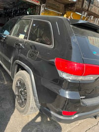 للبيع جيب الوان اسود موديل 2019 نص فول ماشيه 84 ميل بيها فقط بنيد مبدل...
