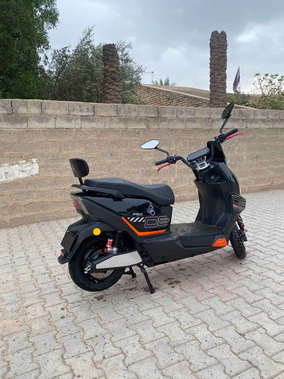 دراجه شحن ملكه  استخدام 5 اشهر نضافه فول مملعوب بيها بلاديه مكان بغداد *********** السعر 850 وبيها مجال للشراي على ايدي وصلها ويه الصور شوف تفاصيل اكثر مال بطاريه وقوتها

