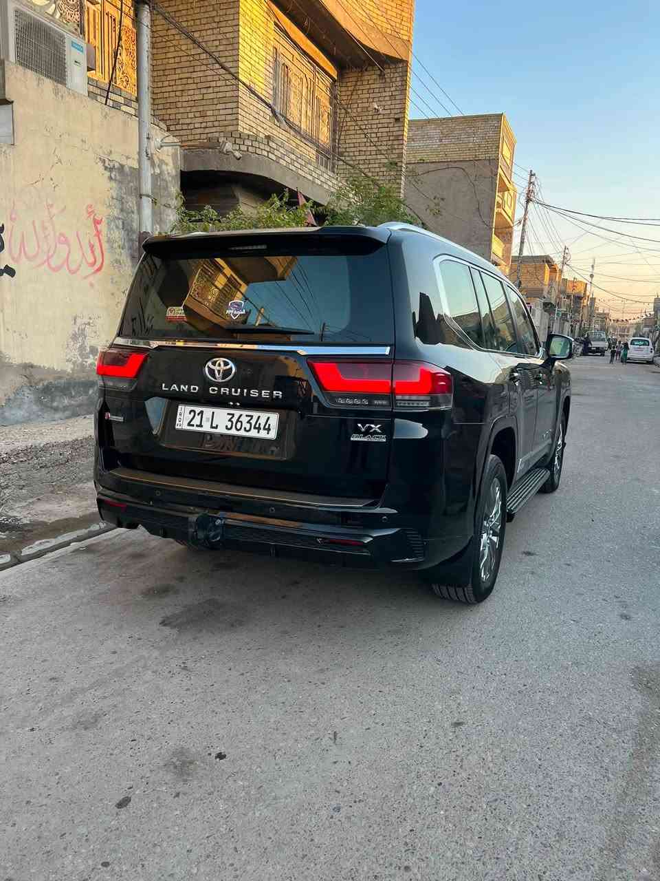 السلام عليكم 
تويوتا لاندكروز 2023 V.X LIMITED باب اول SAS مكفولة كفالة عامة 
ماشي 40.000KM
المواصفات :
بصمة 
فتحة
بردة خلفية 
فول تحكم ستيرن 
كراسي كهربائي 
‎كراسي خلفية كهرباء + تبريد 
كراسي امامية تدفئة تبريد +كهرباء+ ميموري 
‎ لايت امامي 3 عدسات
شاحن لاسلكي
شاشة كبيرة
شاشات خلفية 
‎فتحة سقف بصمة 
‎تعديل مسار 
‎سماعات JBL
‎دشبول ديجيتل 
اوتو هولد
‎سايد بريك دكمة
‎ستوب لايت ليد
وبعد هواي مواصفات
السعر 675 ورقة
هـ *********** 
مكاني بغداد
