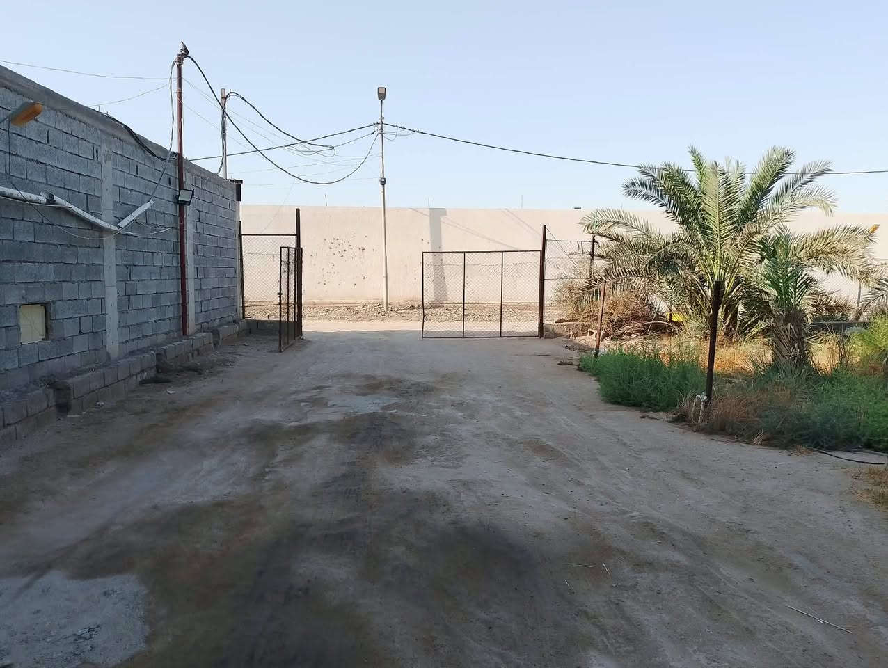 دار للبيع مساحه نص دونم بمهيجران 
نص دونم للبيع يعني 1250متر

 سهم بطابو 

بستان مع بيت طابقين 

واجهه 22 ونزال 50

مساحه بناء 400

طابق الاول 4غرف منام 

واستقبال وصاله ومطبح

 وصحيات بناء طابوك 2018

وطابق ثاني ثرمستون 

3غرف وصاله وصحيات 

بناء 2020

شارع 8متر

خلف بستان نهر

الموقع ابي الخصيب مهيجران جهه شط 

 شارع جبلي يبعد حوالي 400متر عن سايدين داخلي

السعر 750 وبي مجال  مع اثاث

تفاصيل اكثر اتصال برقم 

*********** سجاد
