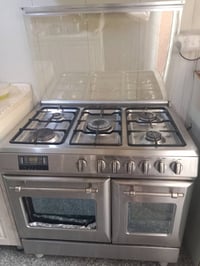 متوفر طباخ للبيع ماركة تكنو كاز... مصري.. فقط الجامه الامامية للفرن طا...
