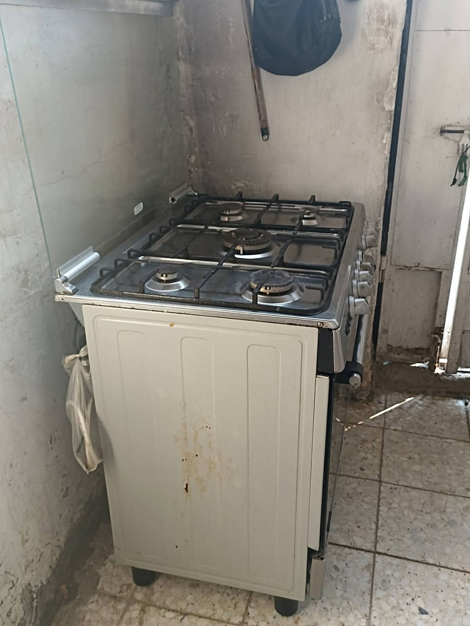 السلام عليكم طباخ اخو جديد مامسخدم هواي طباخ علا فحص تجي شوفه يله تأخذه سعره150 رقم واتساب ***********
