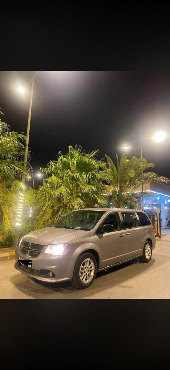السلام عليكم سيارة: 
دوج كراند كرفان
 الموصفات عند الاتصال بالبائع 
للاستفسار: +964 782 700 6094
السعر 145 وبيها مجال
