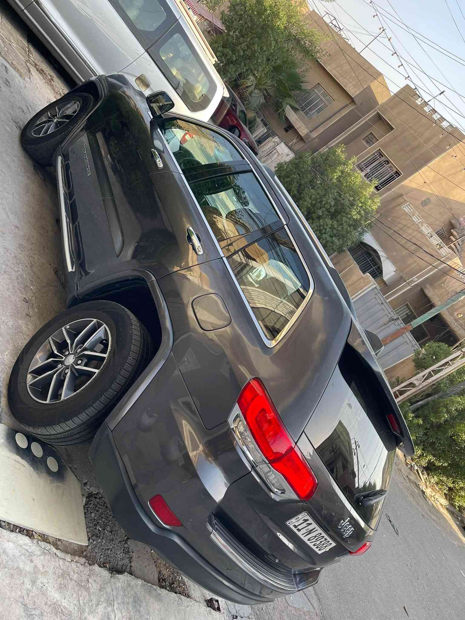 سلام عليكم 
جيب ٢٠١٨ والسياره حادثها جاملغ وبنيد فوول مواصفات وهنا بل عراق بيها مكانات صبغ وجراد ولسياره واحد على واحد مري قلاب و جنطه كهرباء وتشغيل عن بعد ورادرات مكينه ٣٦٠٠ ماشيه ١٣٠ ألف
السعر 145 
رقم ***********
شراي اتصال فقط
