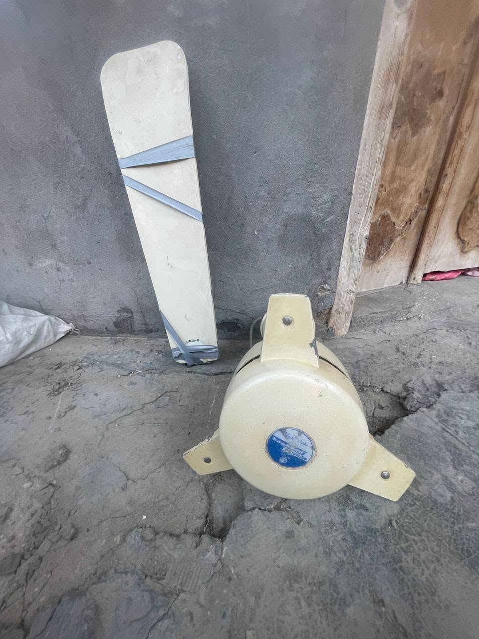 يوجد مراوح سقفيه قديمه انكليزي واندولا للبيع شغالات ***********
