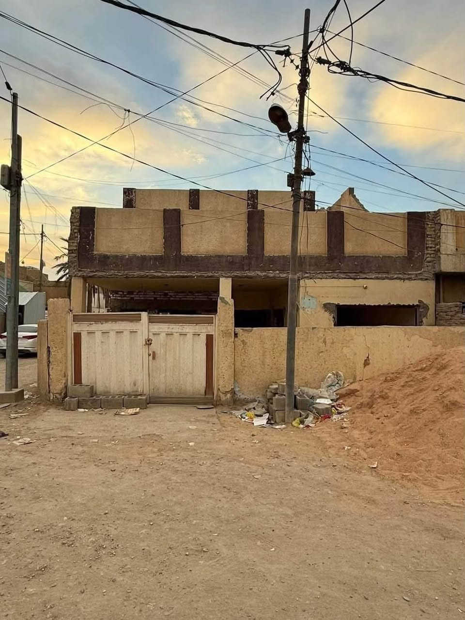 ⭕️دار للبيع في حي الامام موقع مميز قريب جداً من شارع حي الامام الرئيسي 

⭕️المساحة ١٨٠م طابو صرف ركن سند مستقل الواجهة ١٠م 

⭕️بناء جيد قيد الترميم 

⭕️لطلب السعر مراسلة الصفحة او الاتصال على الارقام 

*نستقبل جميع عروضكم السكنية 🏠 والتجارية 🏡 بكافة مناطق الحلة 
……………………………..
للمزيد من المعلومات

مراجعة مكتب بابل الكائن في شارع ٦٠ مقابيل حلويات ريف دمشق بسره بيت ابو الطوبة او الاتصال ☎️ 

***********ابو احمدالاسدي  
***********احمد الاسدي
***********امير الاسدي
