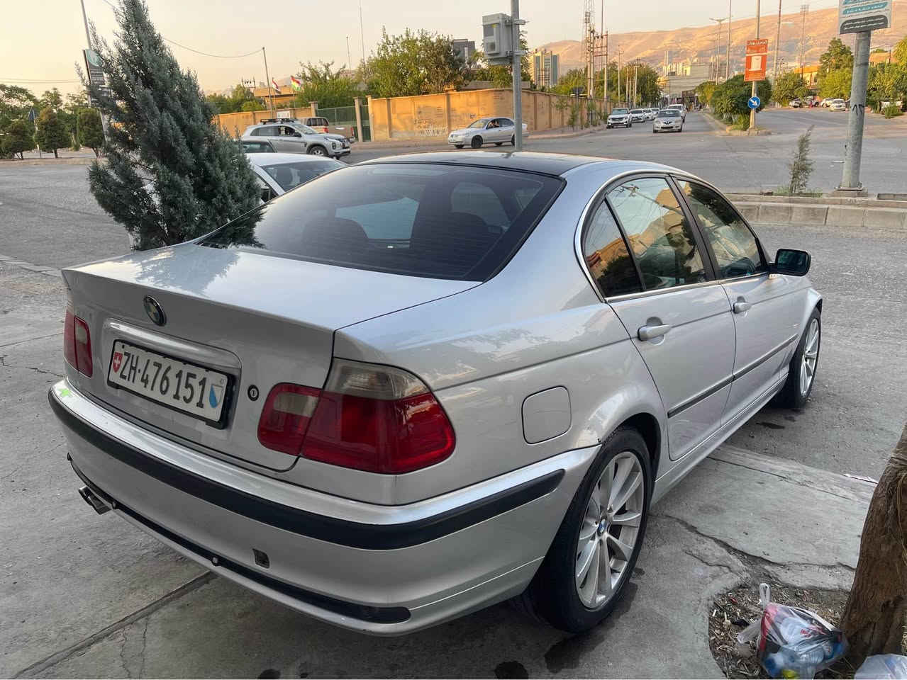 bmw 2001 330i
بي ايم سه قه ر ساخ ساخ  ٣٨$
ده عمو ليدراوى نيه جوارجام كاره باو اوتو
اوينه اوتو  مه نه فيستى اسلى له كه له باكانه شى بو كراوه
بوياخ سه قفو حيزام به شه رته
كير اوتوماتيك و سبورتو عادى
مه كينه ى شه ش بستوت 330
ته بريدو كه رميو بريكو كامل كيجه كانى به شه رت
اى بى ايسو تراكشن ايش اكات *********** السليمانية, العراق
