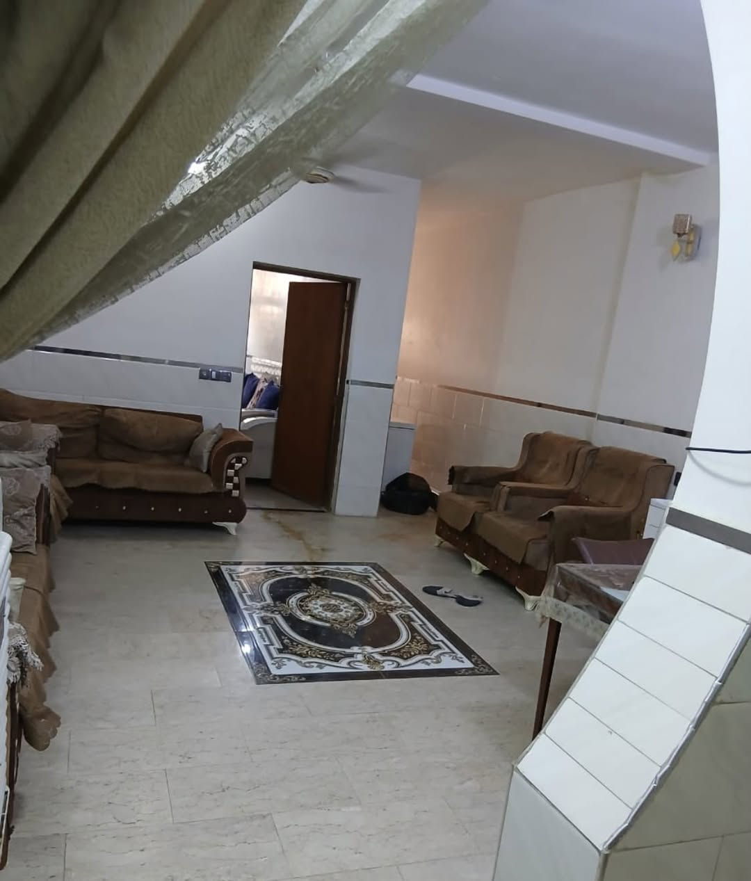 السلام عليكم 

بيت للبيع مساحة 100م الواجهة 5 النزال 20 بناء 

سنة 2022 الطابق الأول أستقبال +صالة + حمام + غرفة نوم 

الطابق الثاني غرف كبيرة عدد 2 +صالة 

 العنوان : البلديات شارع الحشد منطقة 3الأف 

السعر 335مليون 

للأستفسار ***********
