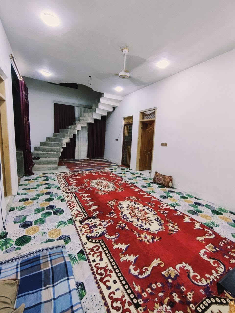 بيت طابو زراعي سند 25 ركن على ٤ شوارع مشمول بالتطويب مساحة 220
يحتوي على "
غرفتين نوم وحده جوه و وحده فوك
صالة
براني
مطبخ
صحيات داخلي وخارجي  
حديقه
كراج سيارة
باب مدخل 2
نقوصات البيت:
 ارضية الصالة
سيراميك الحمام الداخلي
سيراميك الدرج
سيراميك المطبخ
تكملة سيراميك الحمامات 
اما الباقي كله مكتمل 
بناء درجة اولى البيت كله طابوگ 
الاساس والسقف صب كونكريت مسلح 
شوارع تبليط وجميع الخدمات متوفره ماي كهرباء مدارس كافة الخدمات 
العنوان :
قرب حي الزيتون بنزلة سيد هاشم قريب ع شارع العام 
سعر 63وبي مجال للشراي  
واتساب :***********
