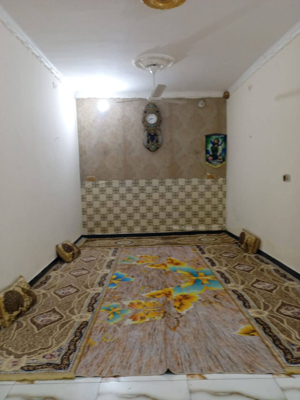 بيت زراعي للبيع  طابقين  كونكريت طابق الاول يحتوي على استقبال+مطبخ+صاله+غرفتين نوم+حمامات داخليه و خارجية طابق الثاني يحتوي على صاله +مطبخ +غرفتين نوم +حمامات داخلية و خارجية  المساحة185   العنوان الناصريه  مقابيل حي الجوادين  عمود 42ثالث بيت على  شارع الرئيسي السعر65 موبايل***********
