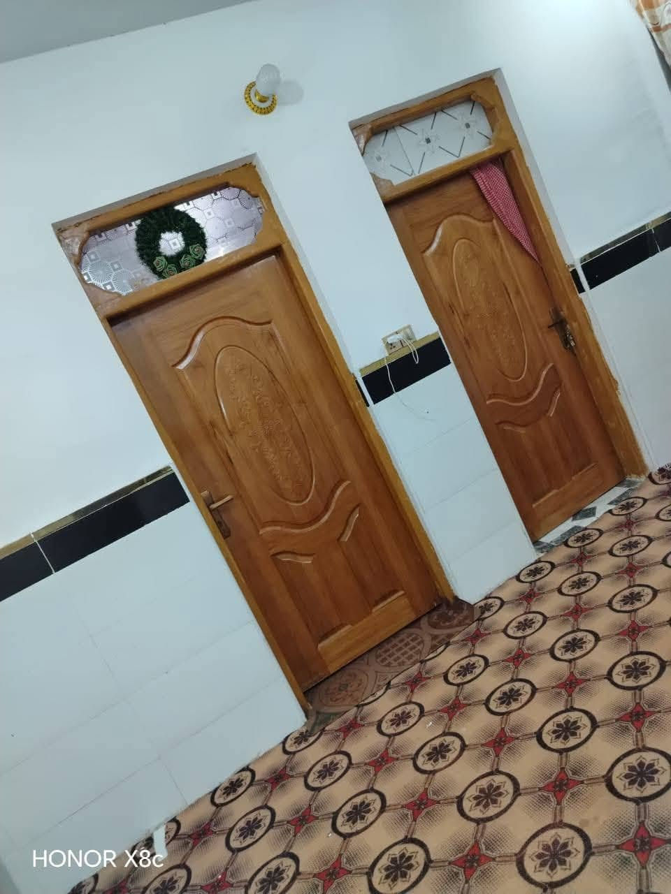 بيت للبيع مساحته 118طابو زراعي يتكون من غرفتين وصاله ومطبخ واستقبال وصيحات داخليه وخارجيه خدمات كامله العنوان مقابل ملحق قريه الغدير للاستفسار الاتصال على الرقم التالي أو مراسله واتساب ***********
