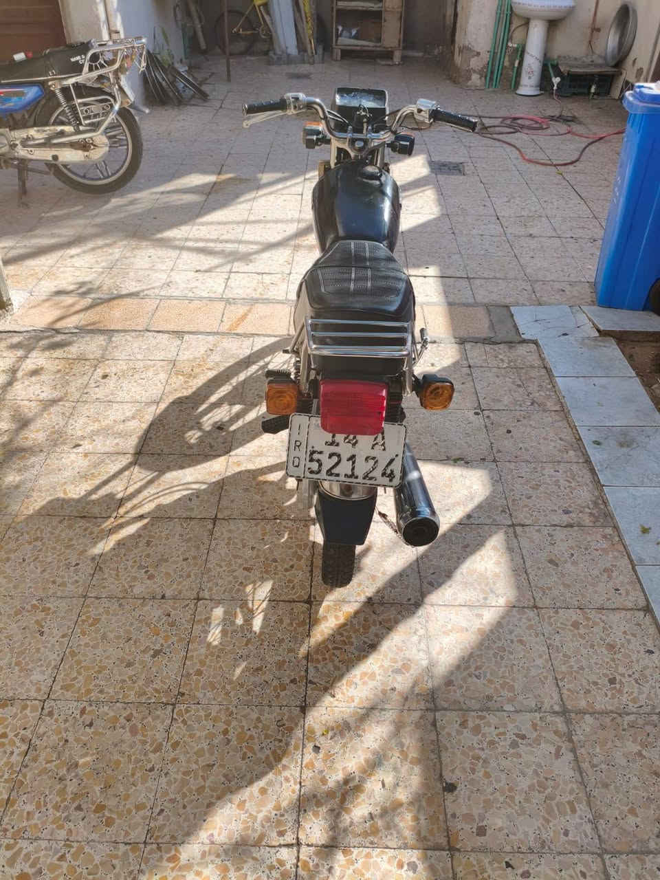 السلام عليكم اخوان دراجه نامه موديل 22 رقم انكليزي الدراجه بلاديه جاهزه مكاني البصره امن الداخلي سعره واحد 550 وبيه مجال ليريده اي راسلني خاص او يتصل ***********
