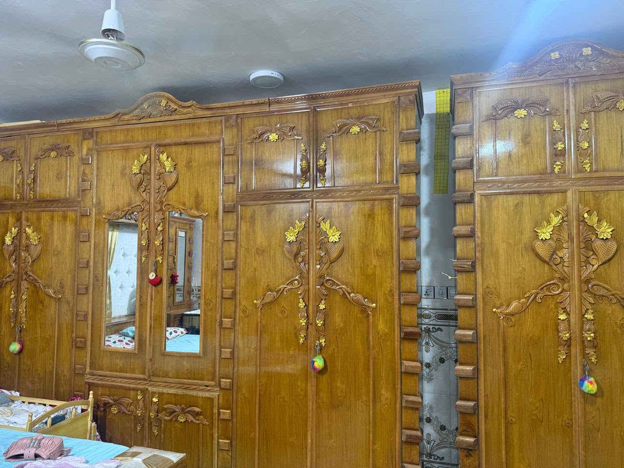 غرفه جبيره للبيع  نجاره عراقيه درجه اولى طابقين  صار سنه من اخذته  . مابيه اي شخط جاهزه وجديده كلش السعر مليونين وبيه مجال . تجي تشوفه وتقتنع وبيك خير ودلل ***********

