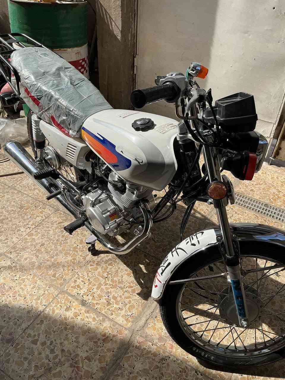 سلام عليكم دراجه اربع كير امتياز باب اول 6 اشهر من طالعه 
سعر 750 وبيه مجال الي يكسر بسعر ليخابر 
رقمي ما متواجد خواص ***********
