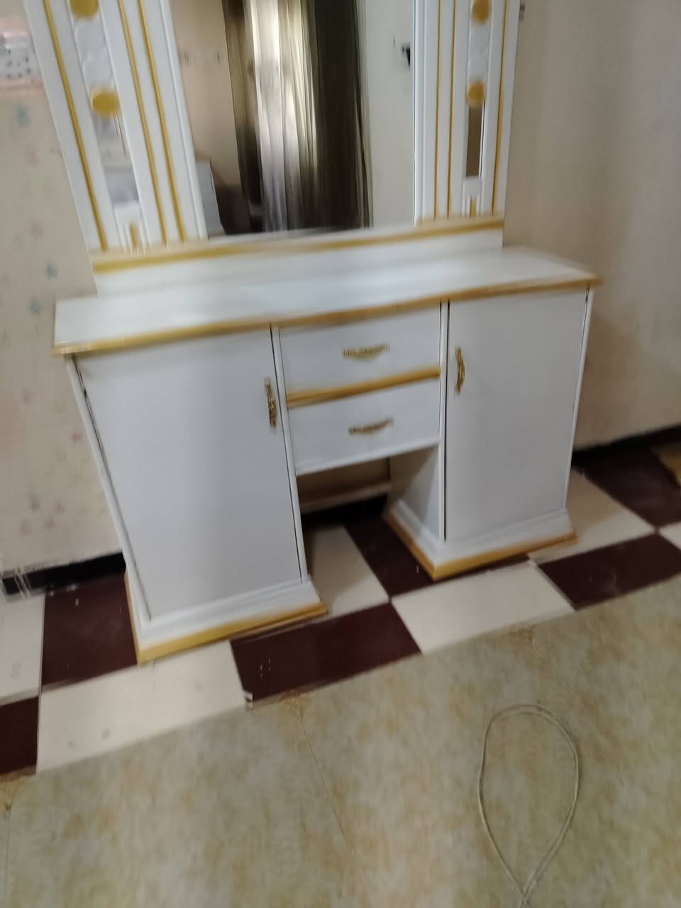 ألسلام عليكم غرفة أخشاب للبيع نضافه 90 بلميه ***********
