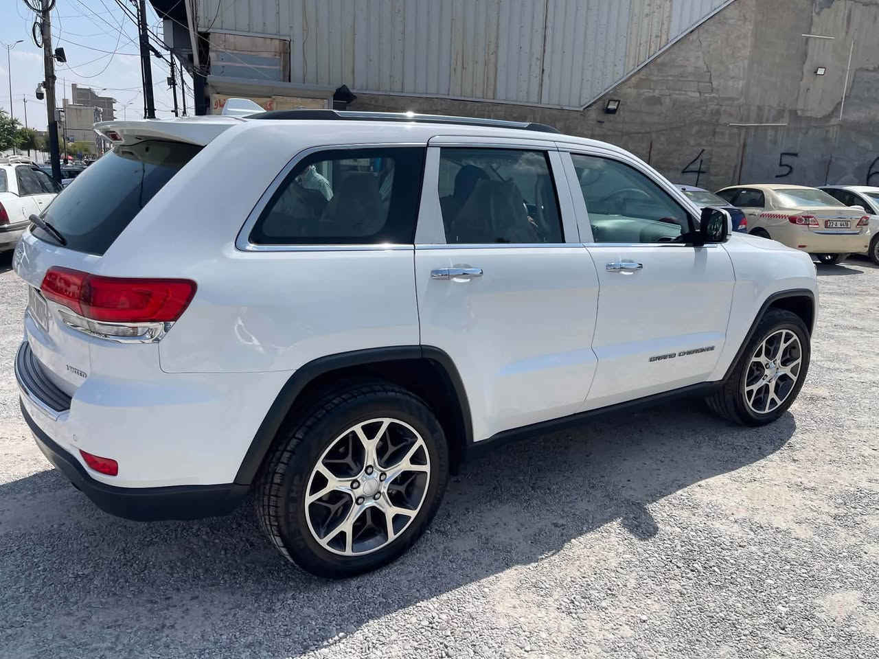 🔥🔥 للبيع جيب جراند شيروكي 2019 خليجي فل الفل 🔥🔥
🚘 JEEP GRAND CHEROKEE 2019
🇦🇪 وارد خليجي – مواصفات خليجية
⚜️ فل الفل – أعلى مواصفات ⚜️

✨ السيارة وضع شركة وكفالة عامة ✨

🔹 محرك V6
🔹 گير أوتوماتيك 8 سرعات
🔹 دفع رباعي 4×4
🔹 تشغيل بصمة + دخول ذكي
🔹 تشغيل عن بُعد
🔹 مقاعد جلد كهربائية
🔹 تسخين وتبريد المقاعد
🔹 ذاكرة مقعد السائق
🔹 دركسون متعدد الوظائف ومدفأ
🔹 شاشة كبيرة
🔹 GPS / ملاحة
🔹 كاميرا خلفية
🔹 حساسات أمامية وخلفية
🔹 رادار أمامي
🔹 مثبت سرعة
🔹 تحذير النقطة العمياء
🔹 تحذير مغادرة المسار
🔹 نظام تحذير من الاصطدام
🔹 تحكم مناخي أوتوماتيك
🔹 إنارة LED
🔹 جنوط رياضية
🔹 باب خلفي كهربائي
🔹 نظام صوتي فاخر
🔹 Bluetooth + USB
🔹 Apple CarPlay / Android Auto
🔹 أوضاع قيادة وأوف رود

💰 السعر: 259 ورقة
🔥 وبيها مجال للجادين
💥 بسعر الـ2014!

📍 العنوان: الأنبار – الحبانية
📞 ***********

⚜️ الفحص حسب رغبة المشتري
⚜️ الجاد يتفضل والمعاينة تحكم
