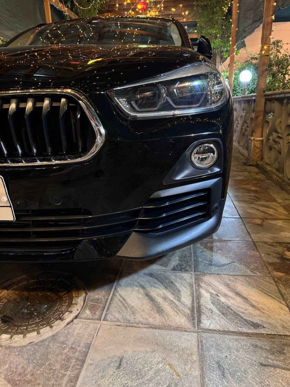 السلام عليكم للبيع 
BMW X2 2020 S DRIVE 
محرك 2000 توين باور تيربو 4 اسطوانات 
المواصفات 
رادار امامي 
رادار خلفي 
رادار جانبي
شاشة أنظمة اندوريد اوتو ابل كار بلاي 
تحكمات مقود القياده جهتين 
كامره خلفيه 
نقطة عمياء 
سقف بنورامي
انظمة قيادة ( Sport Comfort normal )
كشن خزن ميموري
كشن جلد أوف وايت
عدسات ليزريه بالمصابيح 
بعد تضمن هواي مواصفات السياره لكن لتجنب الاطاله ذكرنا ابرز المواصفات 
السياره خليجية جديدة جدا وضع شركة حته كتلوكاتها موجودة ماشيه 30 الف KM فقط سياره اقل مايقال عنها جديده وايضاً عليها تغليف PPF من شركه جيوشيلد 
مكان السياره بغداد لوحتها بغداد 
للاستفسار اكثر اتصال ***********
