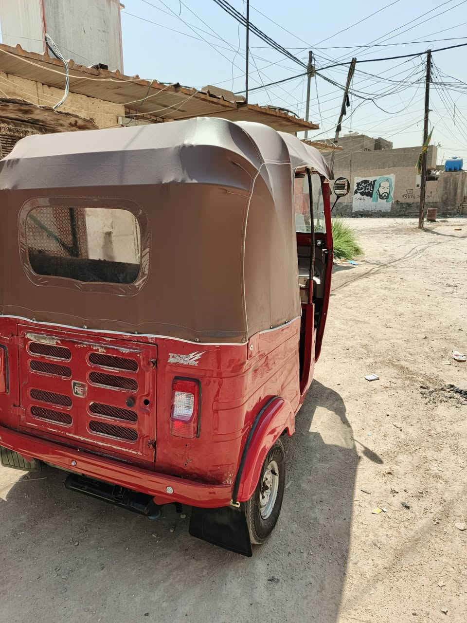 السلام عليكم تكتك البيع موديل 18 أوراق أصولي تكتك جاهزه كبل الشارع المكان بغداد المشتل السعر 3500 وبيهه مجال خابر وتدلل ***********
