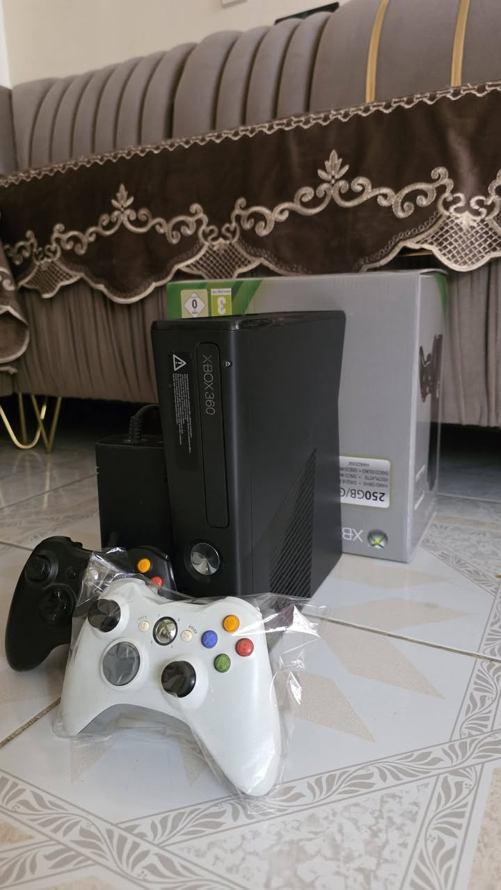 اكس بوكس 360مهكر حيل حيل نظيف يحتوي على 127لعبه قويه ويحتوي على 2جوستك وكارتون وكامل غراضه بلادي شرط الفحص السعر 125وبي مجال للطيبين توصيل جميع المحافظات متوفر ***********
