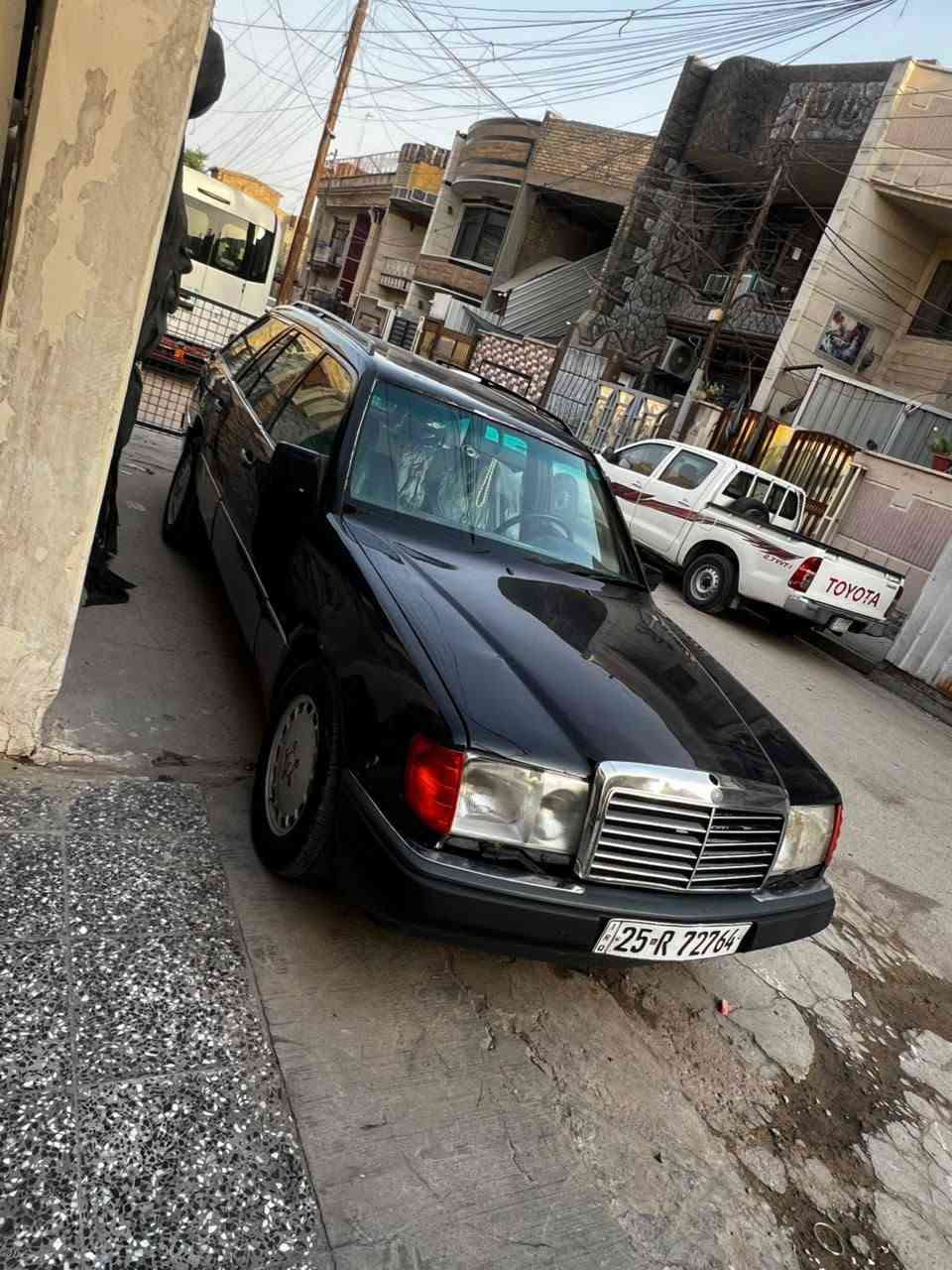 مرسيدس ستيشن • موديل ١٩٩١ • مصبوغة جمالياً