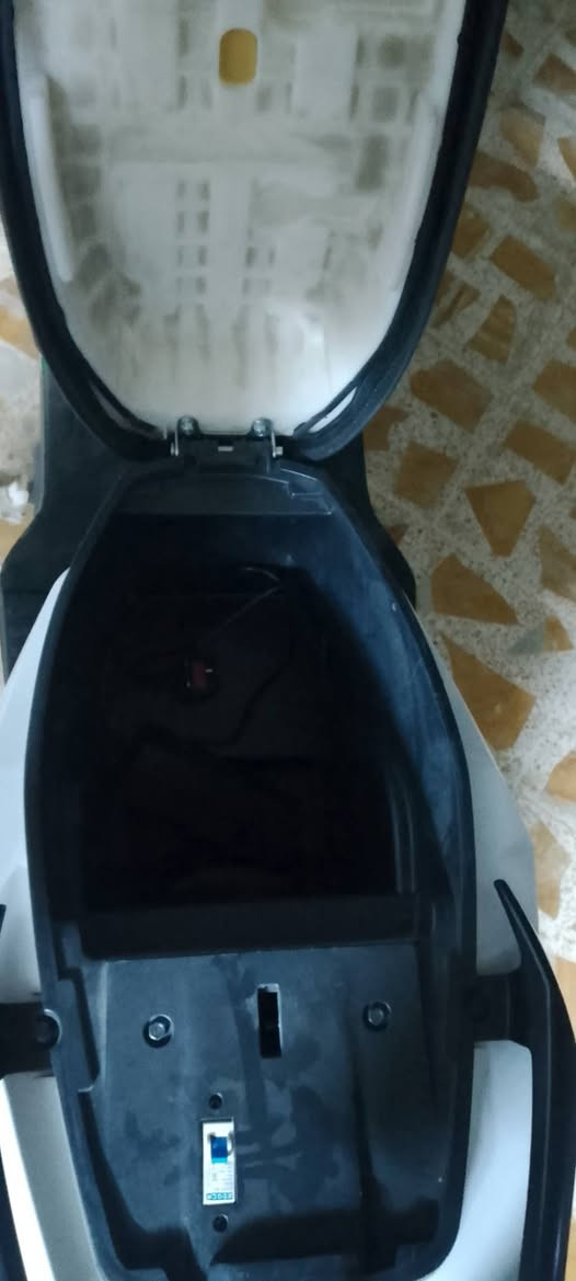 ماطور شحن للبيع
الماهر سكنس 
6 بطاريات 
لايتات عالي ناصي
سويجين بصمتين
گشن صندوك ينفتح وينسد 
سرعه حقيقيه ٦٠ 
٣ نمر 
اشارات 
R رجوع للخلف 
دسكات أمام وخلف شغالات 
الماطور نضيف جدا مستخدم ٣ اسابيع فقط 
السعر مليون ومئة ألف وبيه مجال للطيبين 
للاستفسار *********** هاذ الرقم زين 
*********** هاذ الرقم اسيا
مكاني الموصل
