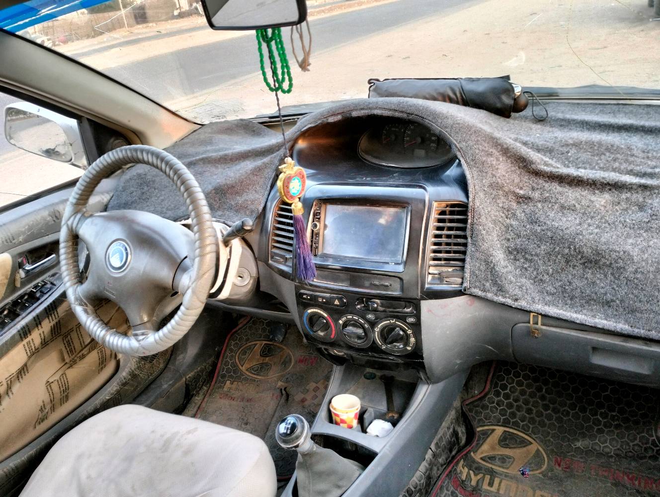 ​للبيع: جيلي سيدان موديل [2011]
​النوع: جيلي (Geely)
​الطراز: MK
​المحرك: 1.6 لتر، 4 سلندر
​ناقل الحركة: يدوي (مانيوال)
​اللون: أبيض
​اللوحة: بابل القاسم  جمعيه ( العراق)
​حالة السيارة:
السيارة بحالة ميكانيكية جيدة، تعمل وتسير بشكل نظامي. المحرك والجير بحالة ممتازة. السيارة بحاجة لبعض الاهتمام التجميلي البسيط (سمكرة وبويا وتنظيف داخلي) لتصبح بحالة مثالية.
​
​يوجد بعض الصدأ في الرفارف الخلفية كما هو معتاد في هذا الموديل.

كامل الاوراق اصوليه وكامله  وصاحب السياره من اهالي الديوانيه ويمكن التحويل بالاتصال مع صاحب السياره الاصلي ونطيك رقم المالك الاصلي بعد الشراء 

​السعر المطلوب:
25 ورقة 
السعر قابل للتفاوض للجادين بالمعقول.
​
للتواصل والاستفسار:
يرجى الاتصال على الرقم: [***********]
(متوفر أيضًا عبر واتساب)
