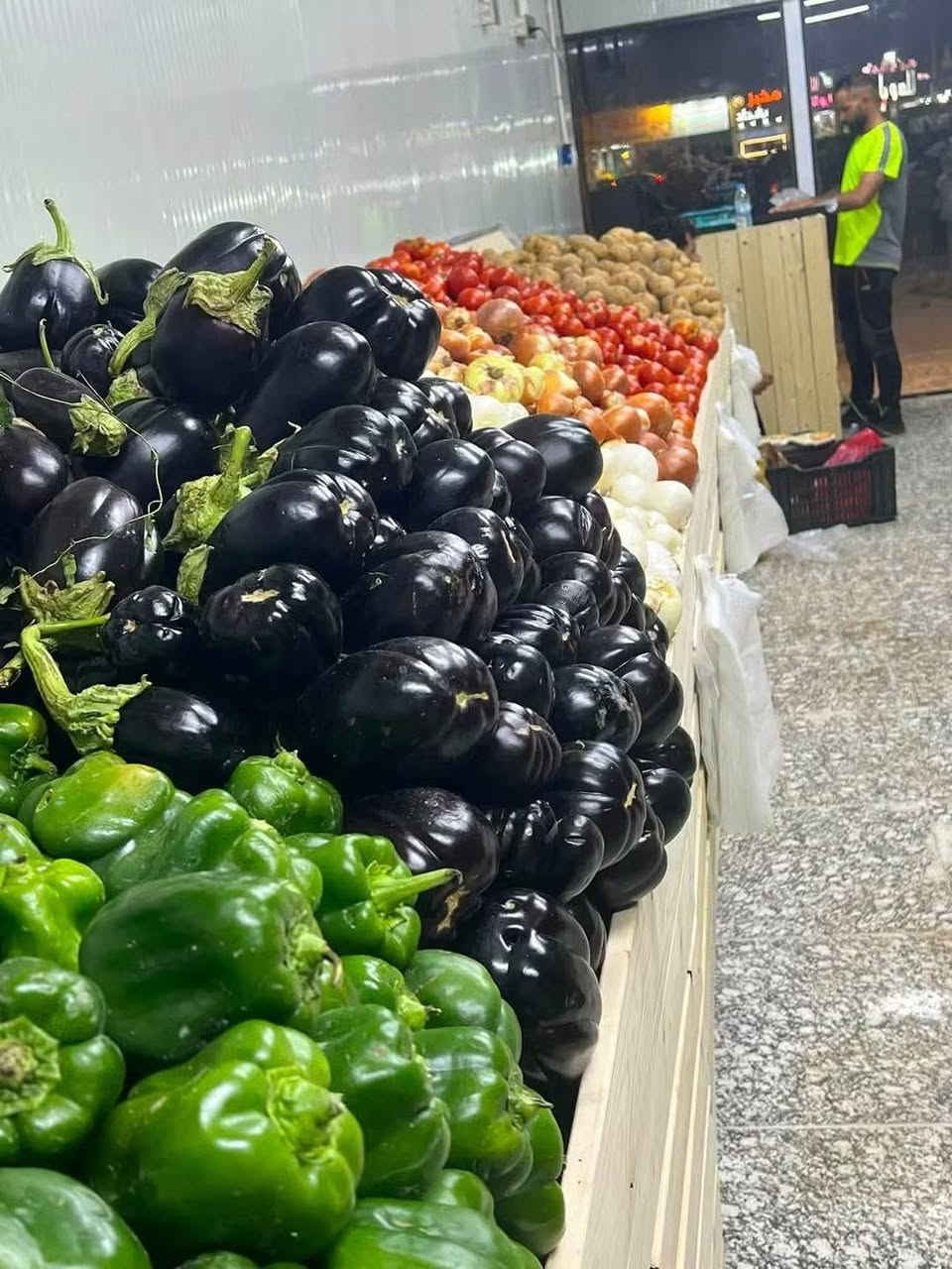 (بسم الله الرحمن الرحيم )
         اسعار يوم الجمعه
 واتساب 
***********
عروض اليوم
،،،،،،،،
طماطه   ب 1000
لهانه حمر ب 1000
لهانه بيظه ب 750
بصل اصفر عراقي ب750 ،3ب الفين
بصل ابيض كرستال 750
بطاطا عراقيه درجه اولئ ب1000
اسود  درجه اولى ب750 3ب الفين
اسود شمالي ب 1000
خيار عراقي تازه🥒 ب 750
3 ب الفين 
بامـيه عراقيه بتـره ب2500
لوبيا عراقيه ب2000
شجر شمالي  ب  750
فلفل 🫑 بارد درجه أولى  1250
ثوم شريط ب 1000
ثوم وزن ب 3500
الفواكه،،، 
ركـي درجه اولى الحكه ب3
عـنب كمالي ب 1250
عنب اسود ب 1250
عنب حلواني ب 1250
موز درجه اولئ  🍌ب 2000
خوخ صوفي ايراني ب1250
خوخ صوفي اردني 2000
خوخ كعكي ب 2000
خوخ مسكي  تركي ب 2000
رمـان مصري ب 1500
رمان يمني ب 3000
منكه ب 3000
تمر  عراقي نص ونص ب 2500
اللوو احمر درجه اولئ ب1250
تفاح سكري1500
تفاح احمر تركي ب 2000
لالنكي عسلي  ب 2000
برتقال مصري درجه أولى ب1500
ليمون  اخضر1500
ليمون إفريقي 🍋 2000
خضرة َ  10  َ 1000
سـلك بـاكـه 1000
رشاد باگـه ب 500
فجل احمر ب500
علوة الطائي للخضار والفواكه الطازجة
